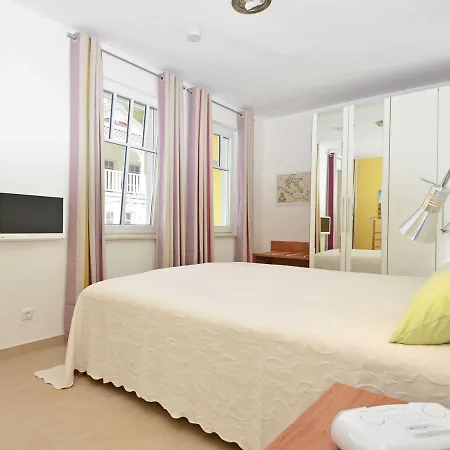 Rosa - Apt. 10 *