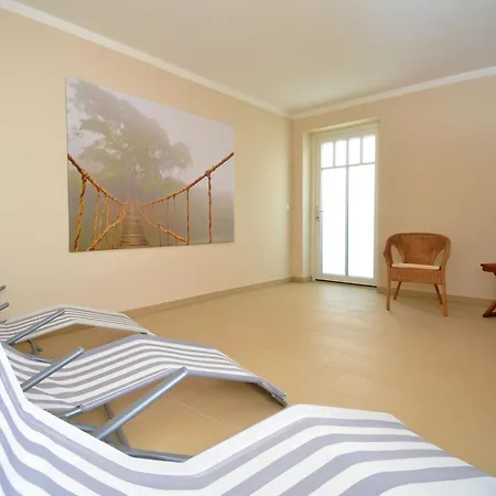 Rosa - Apt. 10